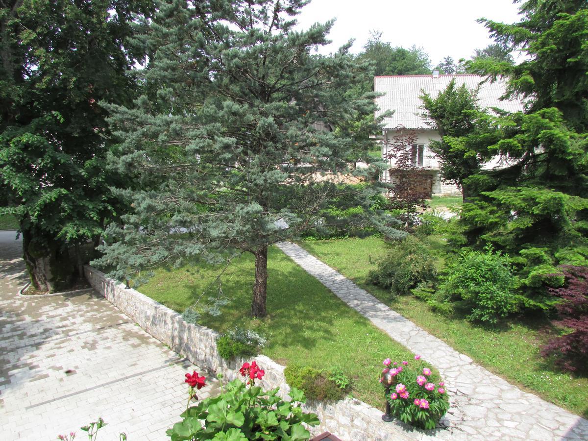 Guest House Nenad พลิตวิชกา เยเซรา ภายนอก รูปภาพ